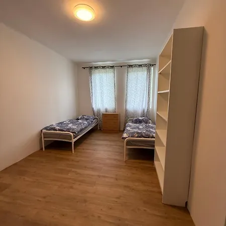 Na Stare Papirne شقة Dobronice